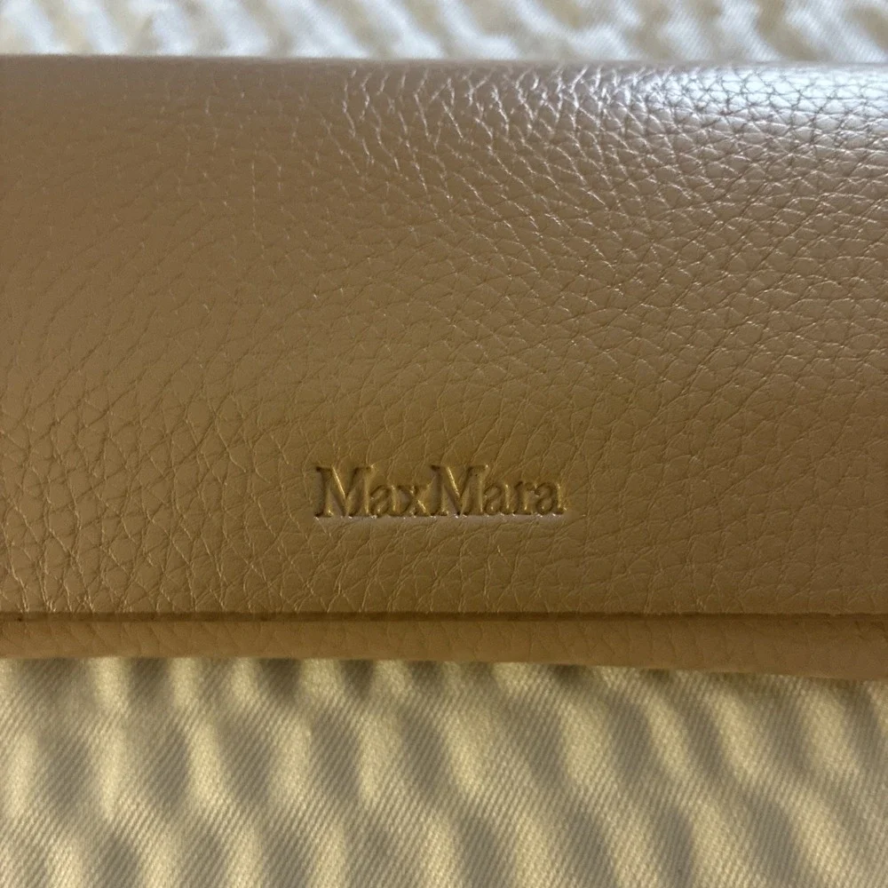 AUTHENTIC MAX MARA EYEGLASS / SUNGLASS CASE - TAN Semi Hard Pebbles Leather Case